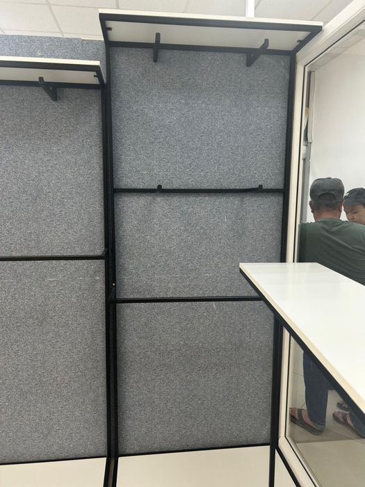 Продам стелажи и кресло