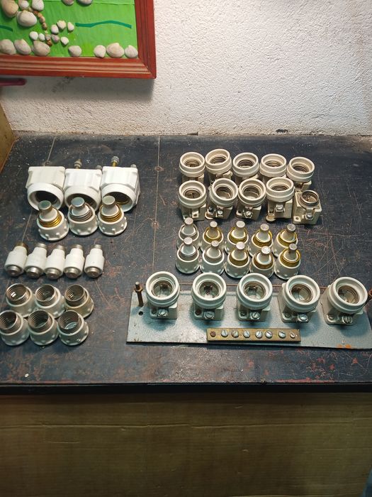 Керамични основи, капачки и предпазители.