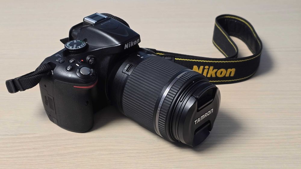 Nikon D5200 + obiectiv 18-55 Nikon + obiectiv 18-200 Tamron