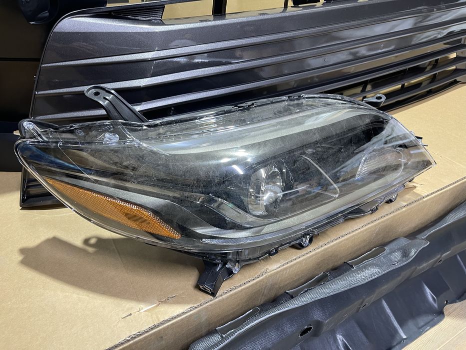 Фары Бампер Toyota Sienna