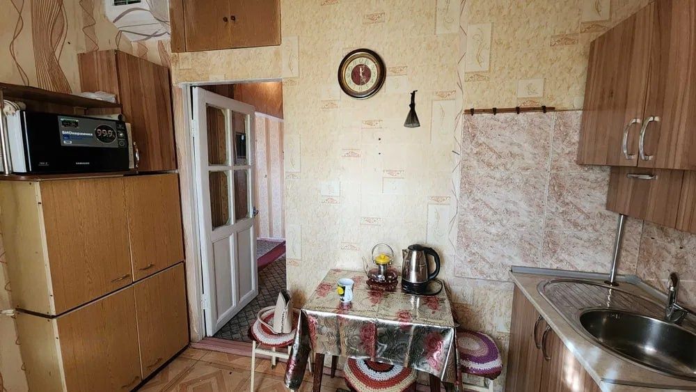 Срочно Продаётся Госпиталька Галерейка 2в3/9/9 ремонт средний с мебель