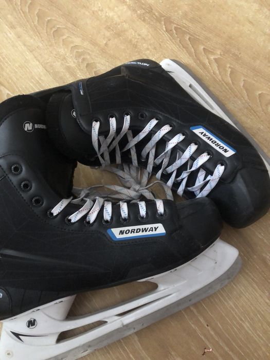 Продам.Новые.Мужские коньки.