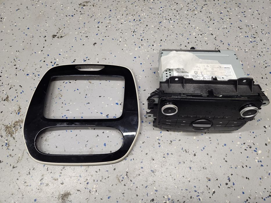 Radio CD si USB compatibil cu Renault/Dacia