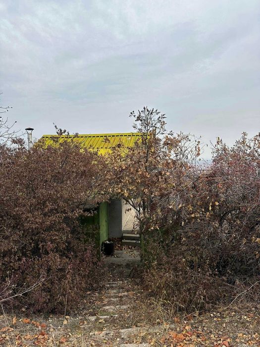 Къща с двор до Перущица