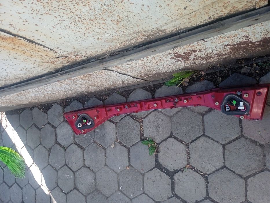 Продам задний фонарь