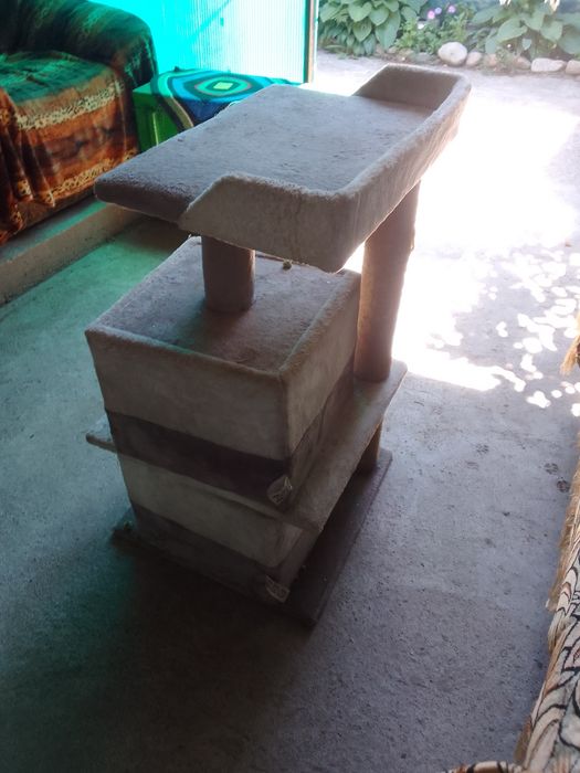 Продам лежанку- домик для кошек