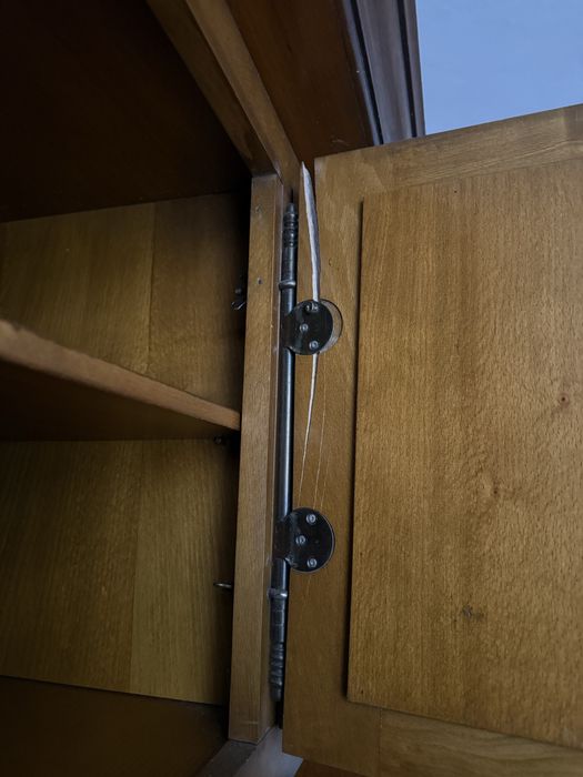 Mobila de dormitor din lemn masiv