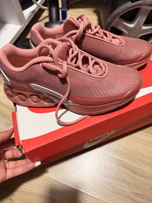 Adidasi Nike noi,39