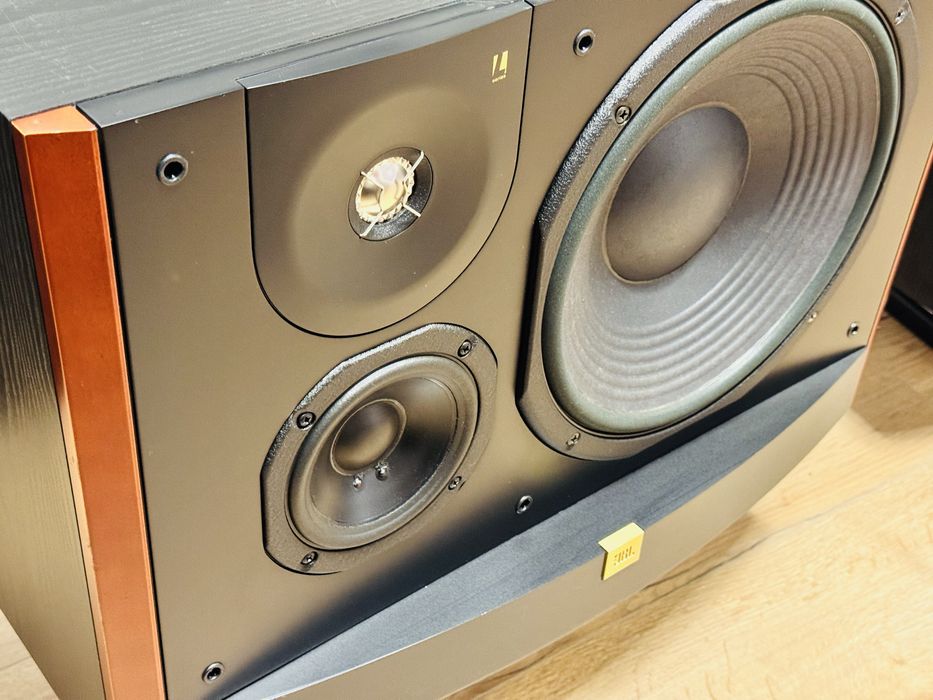 Boxe de inaltă fidelitate JBL L90,3 căi,cu stative,27 KG,bass de 30cm