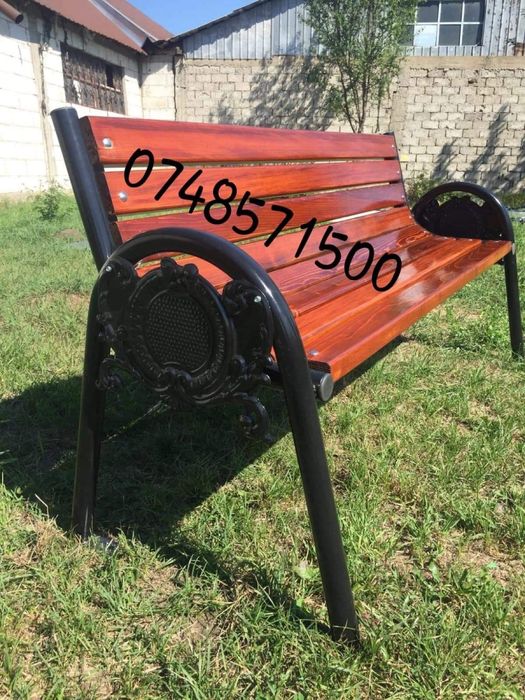 Bănci și coșuri pentru gunoi