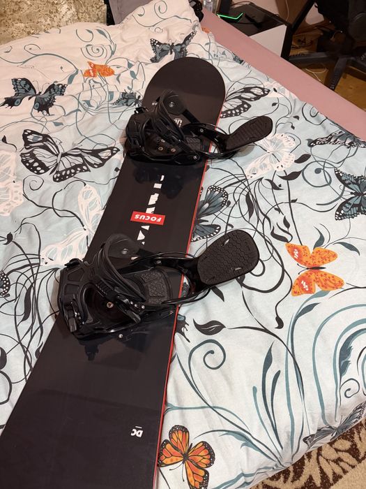 Vand placa snowboard DC Focus + legaturi 153 cm