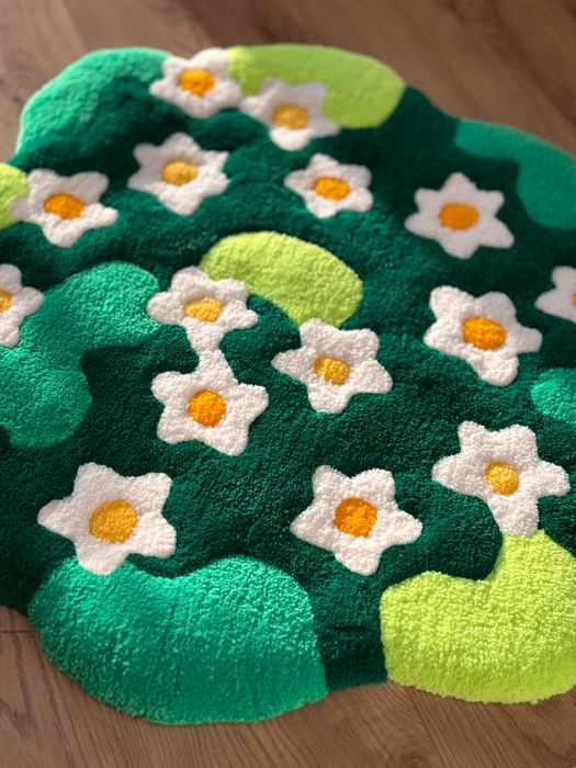 Ръчно изработен тафтингов килим с маргаритки – пухкав и цветен дизайн