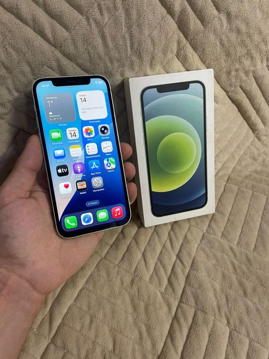 В продаже Айфон 12. 64Gb