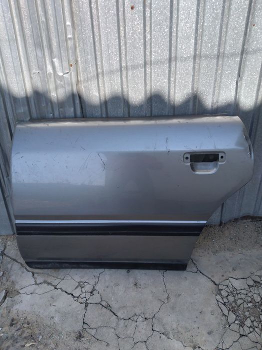 Двери Audi c4 заднии