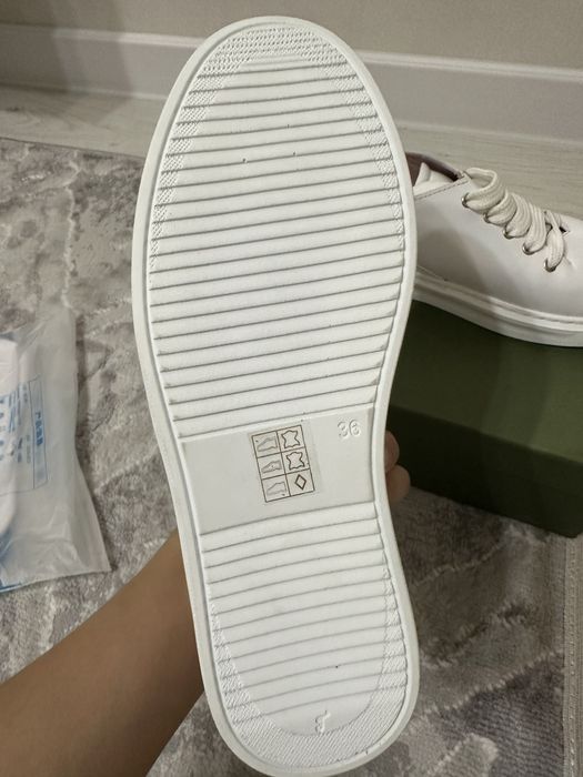 Белые кожанные кеды