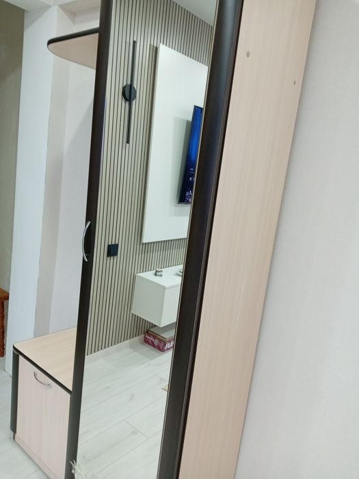 Продам прихожую  б у