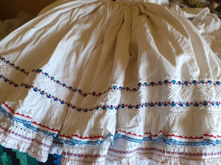 Costum popular autentic