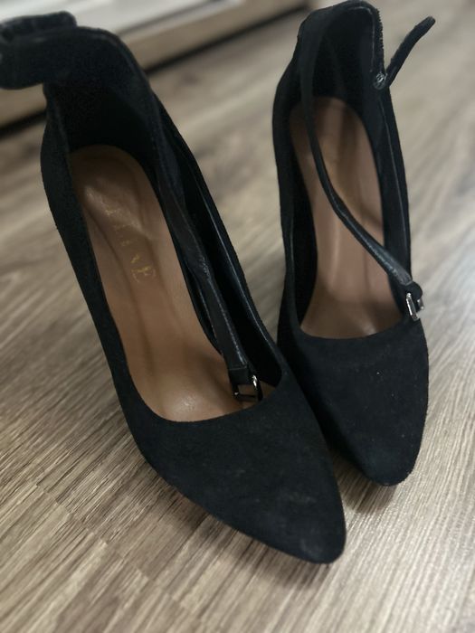Срочно продам черные туфли