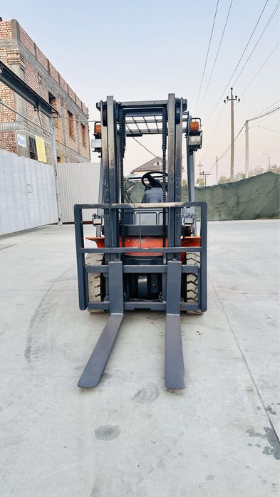 Вилочный погрузчик кара автокара