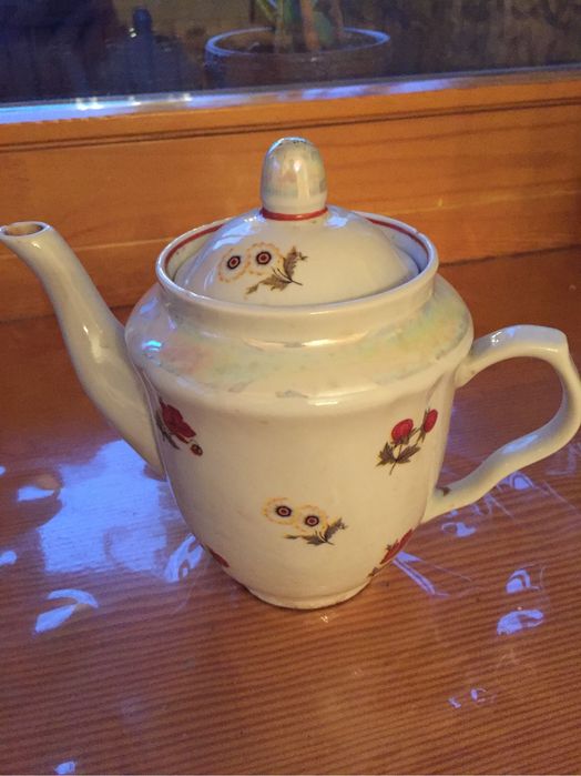 Чайники соусник сахарница тарелочки стаканы