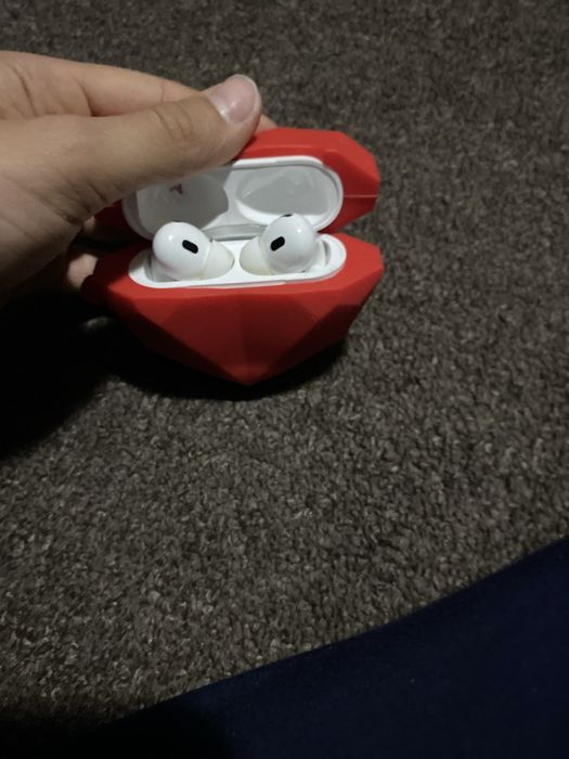 Айрподсы за 1000тг с чехлом