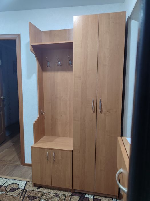 Продам прихожую с шкафом