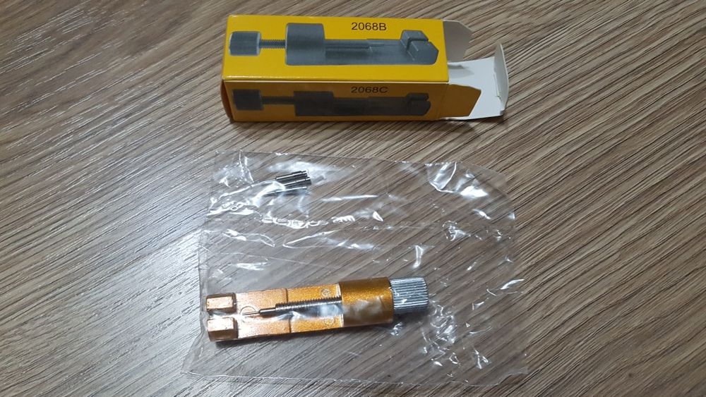 Dispozitiv modificare bratara ceas