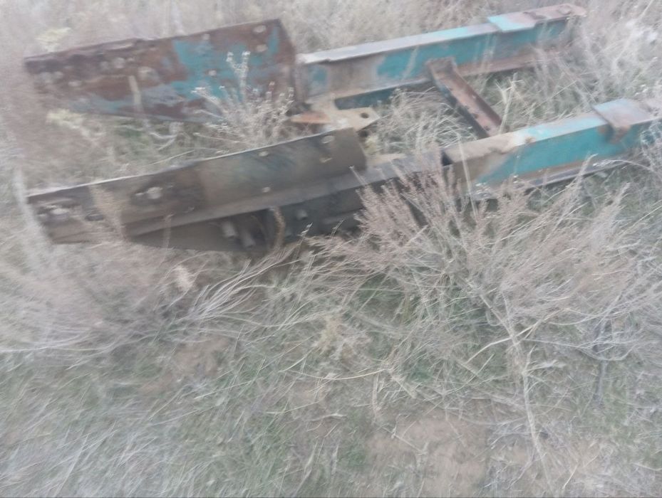 Юмзи трактор сотилади телечко, пуллиг, йер сурадиган лапатклари билан