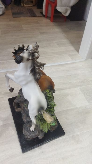 Статуэтка ручной работы. Цена 25000.