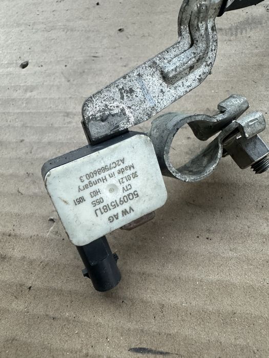 Borna minus / plus cu senzor pentru Volkswagen passat b8 golf 7 skoda superb 3 octavia 3