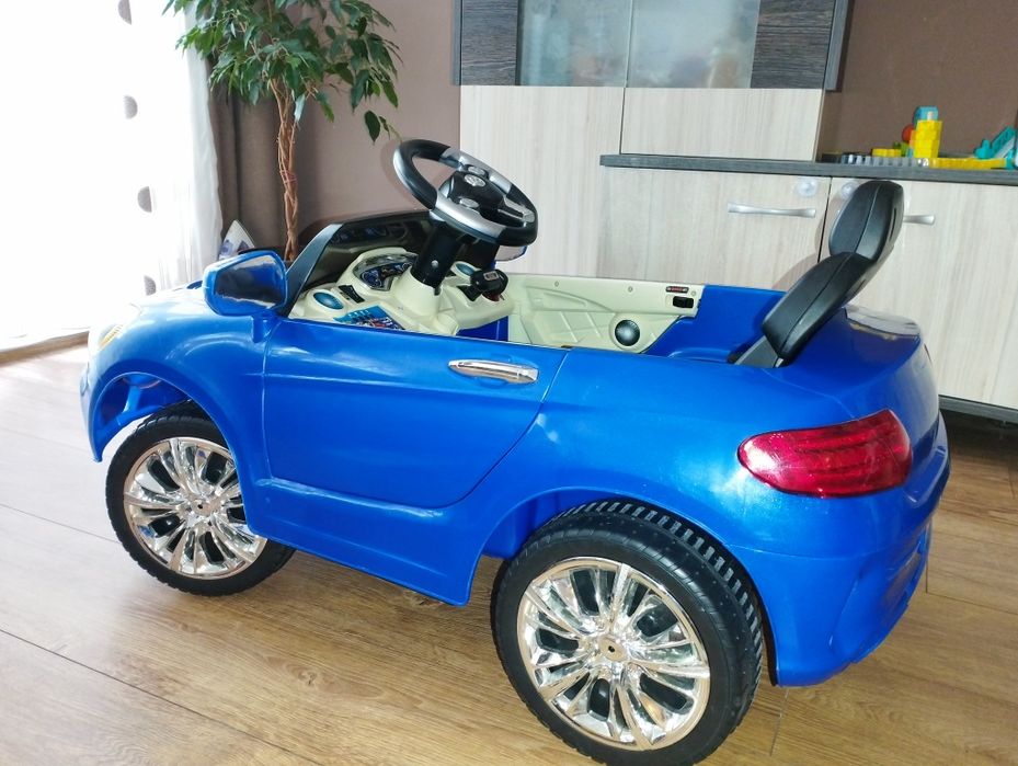 Детска акумулаторна кола с родителски контрол