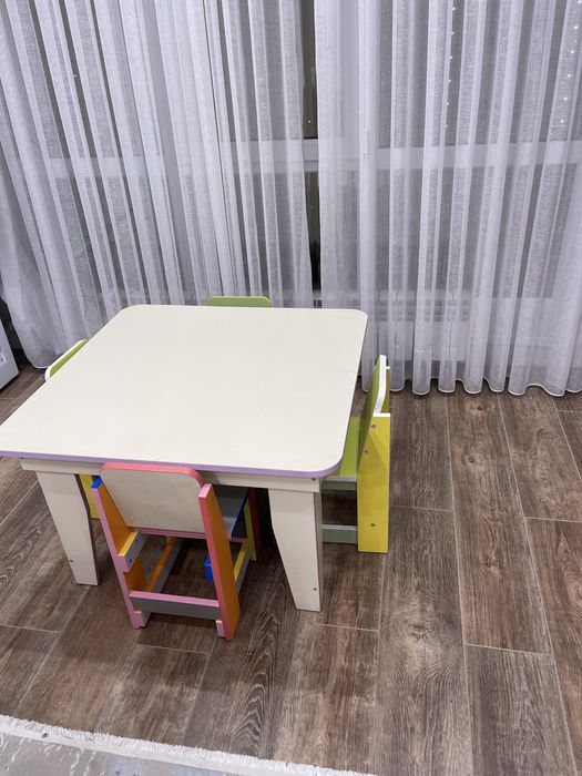 Детский столик со стульями