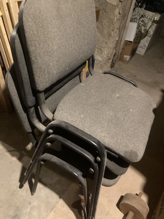 Продам 3 стула офисных