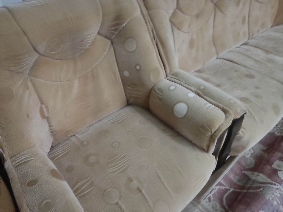 Диван с креслом хорошего качества с хорошим состоянием