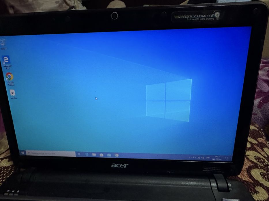 Продавам лаптоп в добро състояние acer