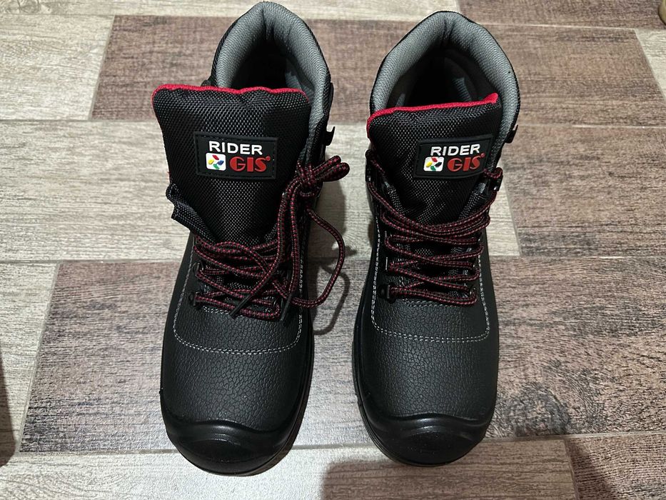 Продам спец ботинки летние