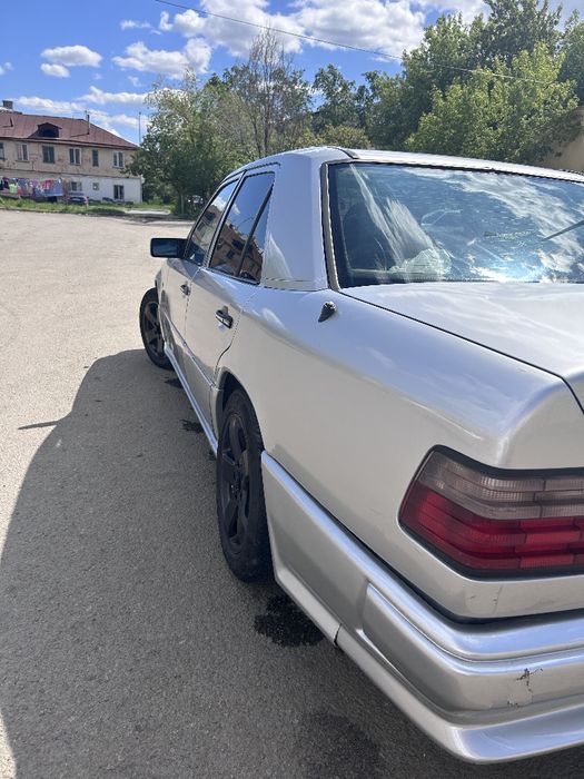 Продам мерс 124 е 280