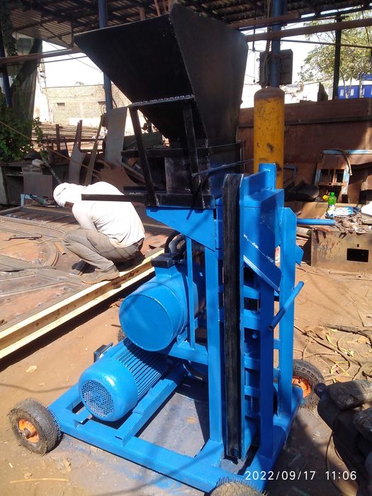 Продам   гидравлический  станок кирпича