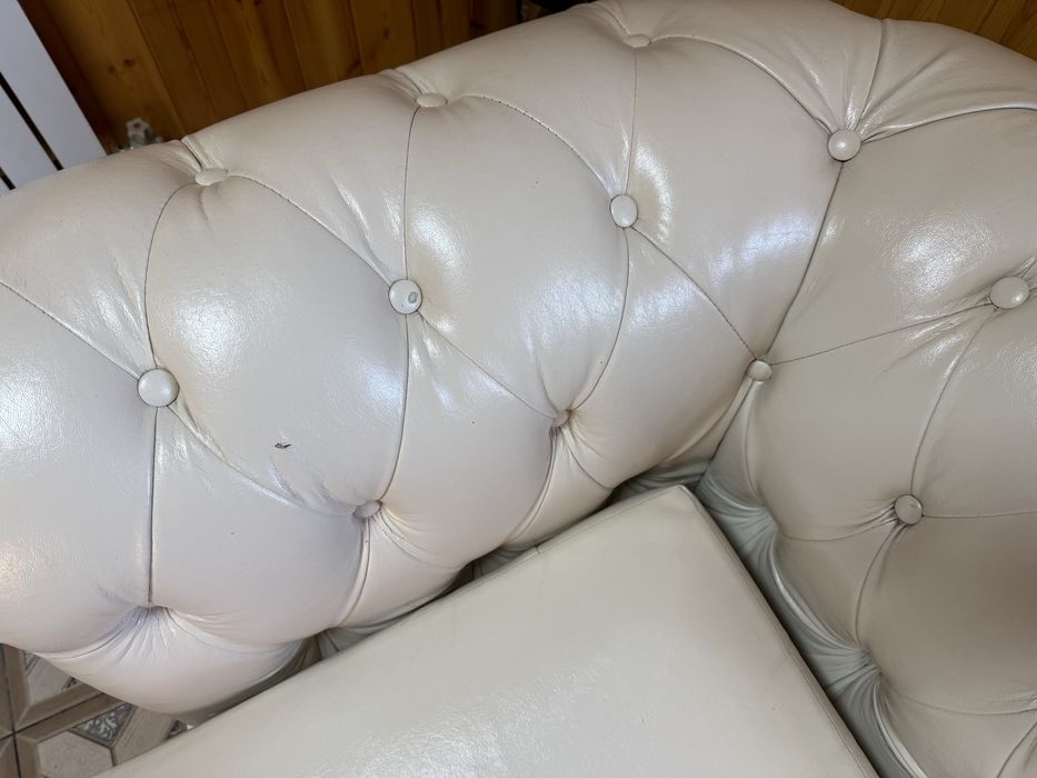 Диван белый отличный