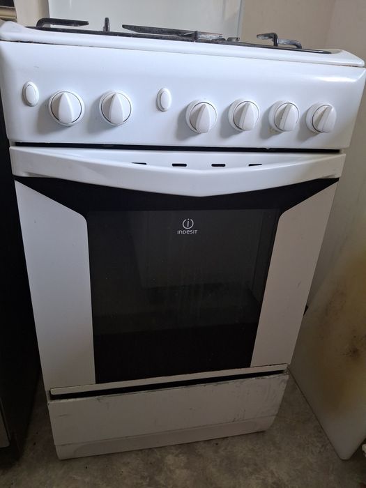 Продам газовую плиту
