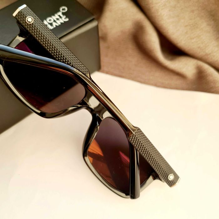 Солнцезащитные очки.