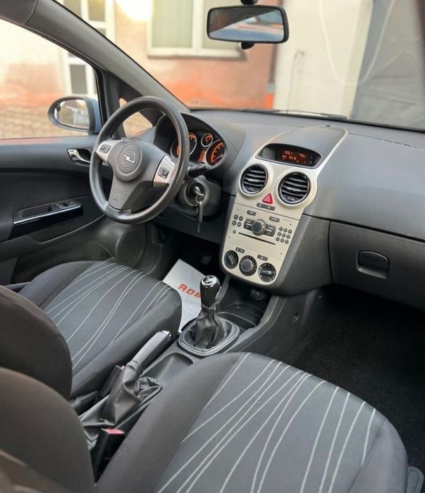 Vând Opel Corsa D 1.2 benzina 80 cp