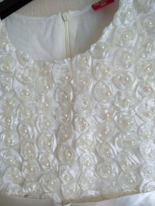 Прекрасна детска рокля за повод  :)