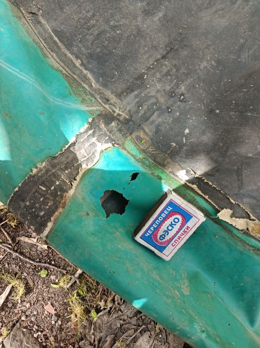 Резиновая лодка с веслами