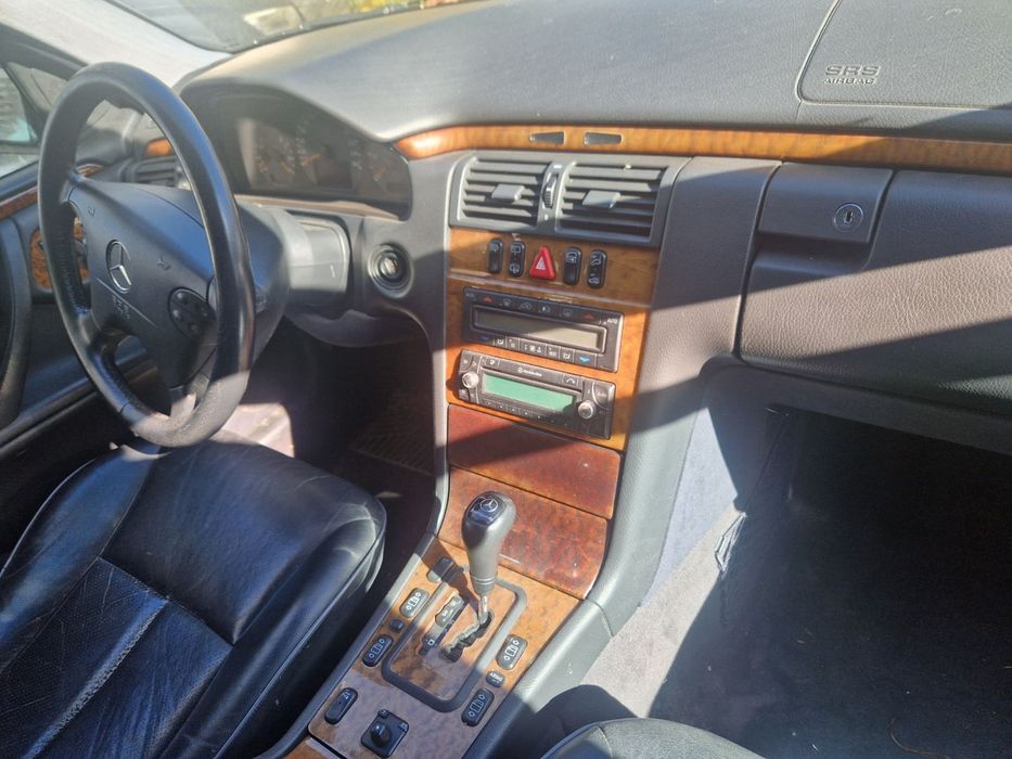 Mercedes-Benz E270