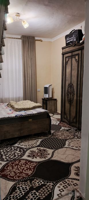 Hovli uy sotuladi