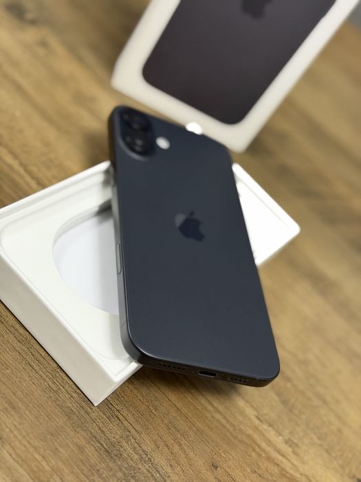 Apple Iphone 16 Plus 256GB , negru , nou , 2 incarcari.