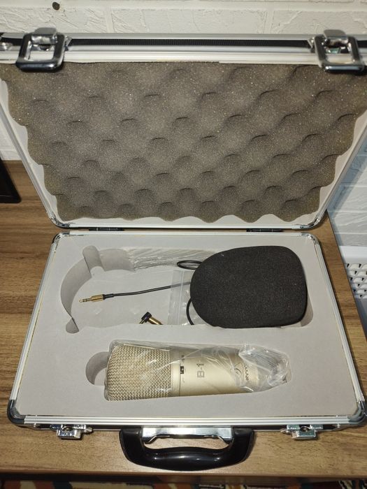 Focusrite Behringer