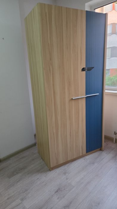 Продается  2 шкафа стол с полкой