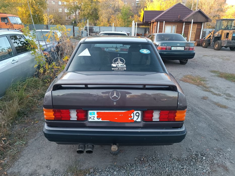 Мерседес 190 , 1990 г.в .
